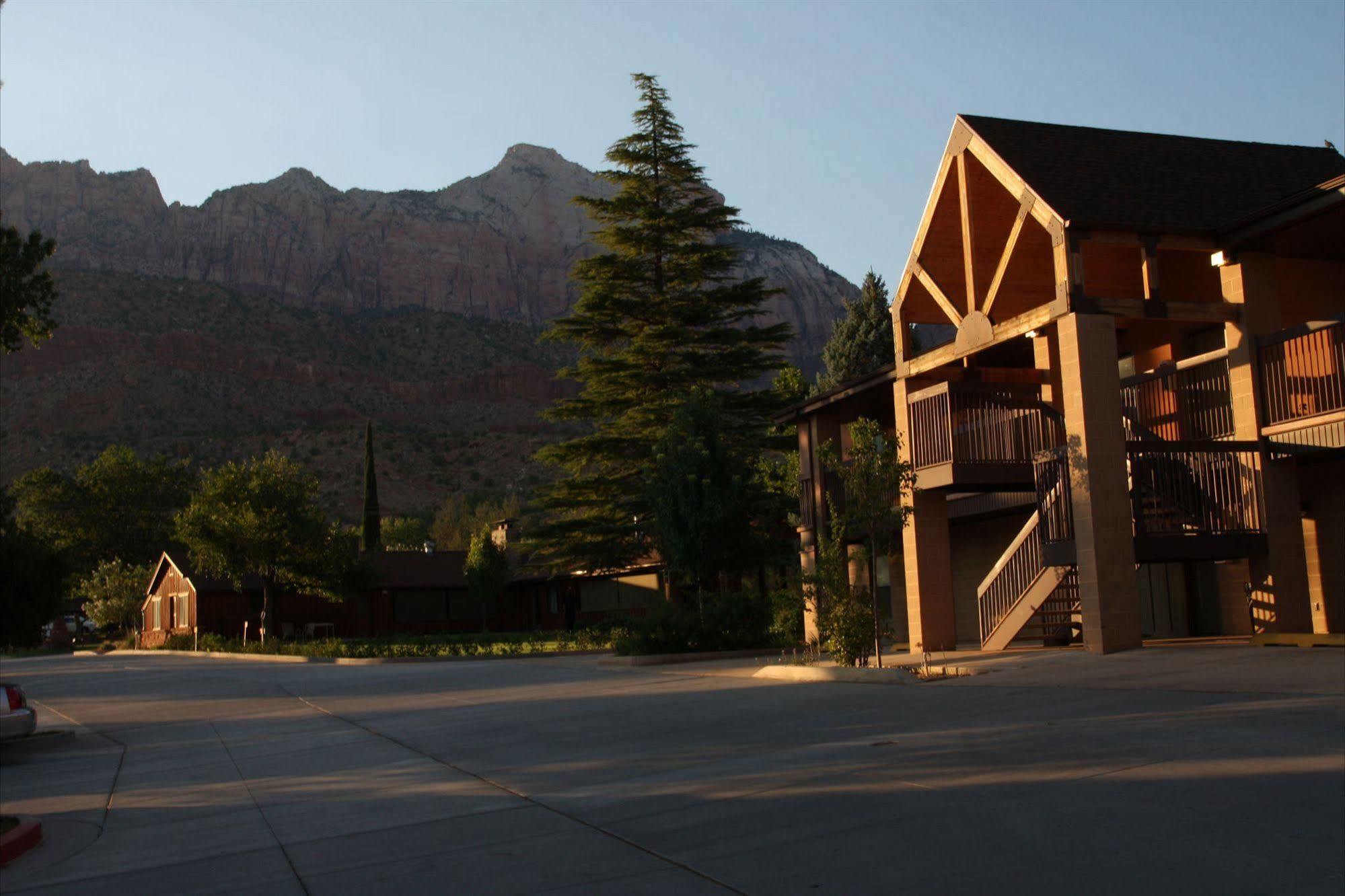 Driftwood Lodge Springdale Exterior photo